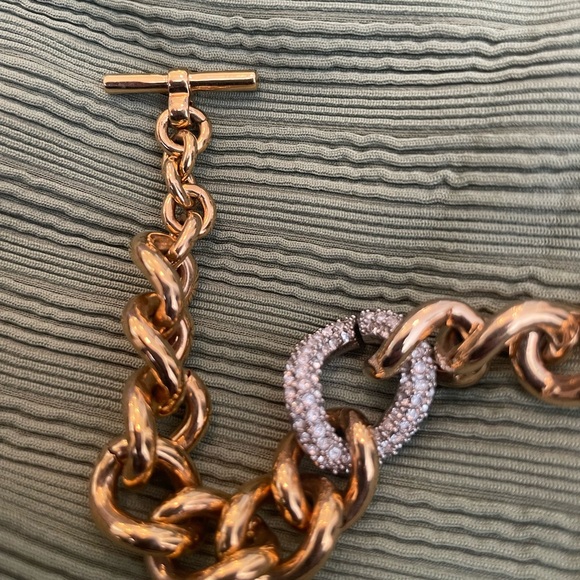 Chain link bracelet yellow gold tone with pave link toggle clasp Michael Kors - Picture 5 of 7